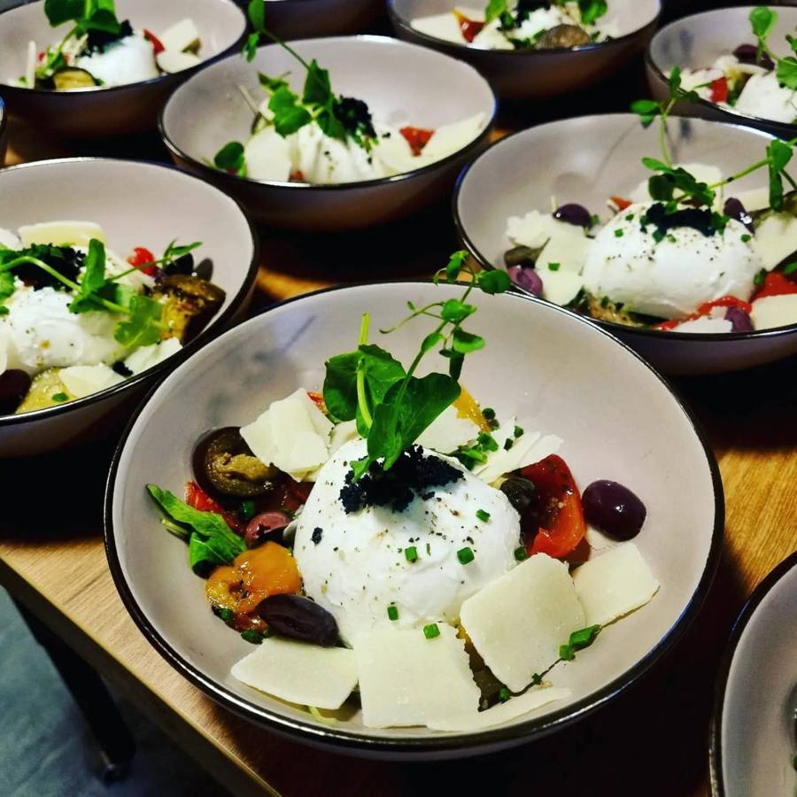 Burrata, légumes grillés et copeaux de parmesan